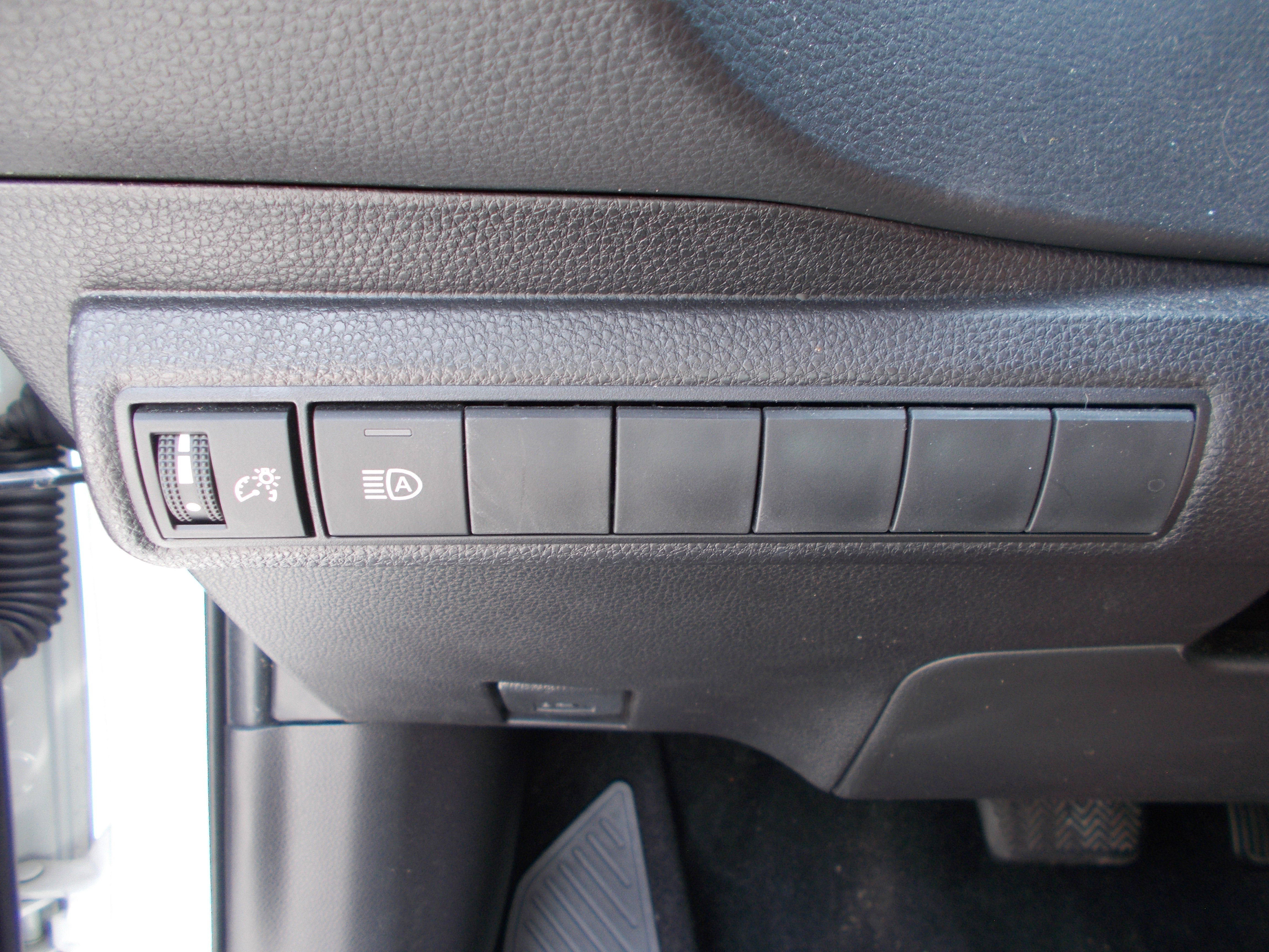Used 2022 Toyota Corolla SE FWD image 14