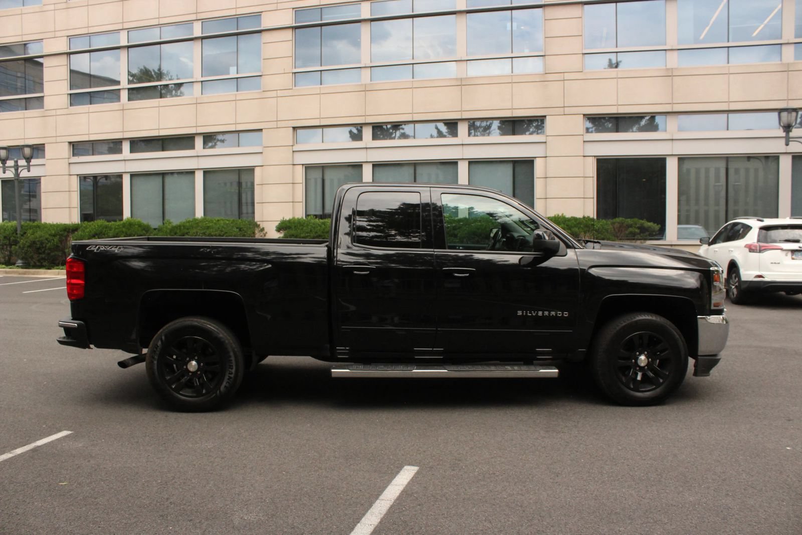 Used 2018 Chevrolet Silverado 1500 LT w/ All Star Edition AWD/4WD image 6
