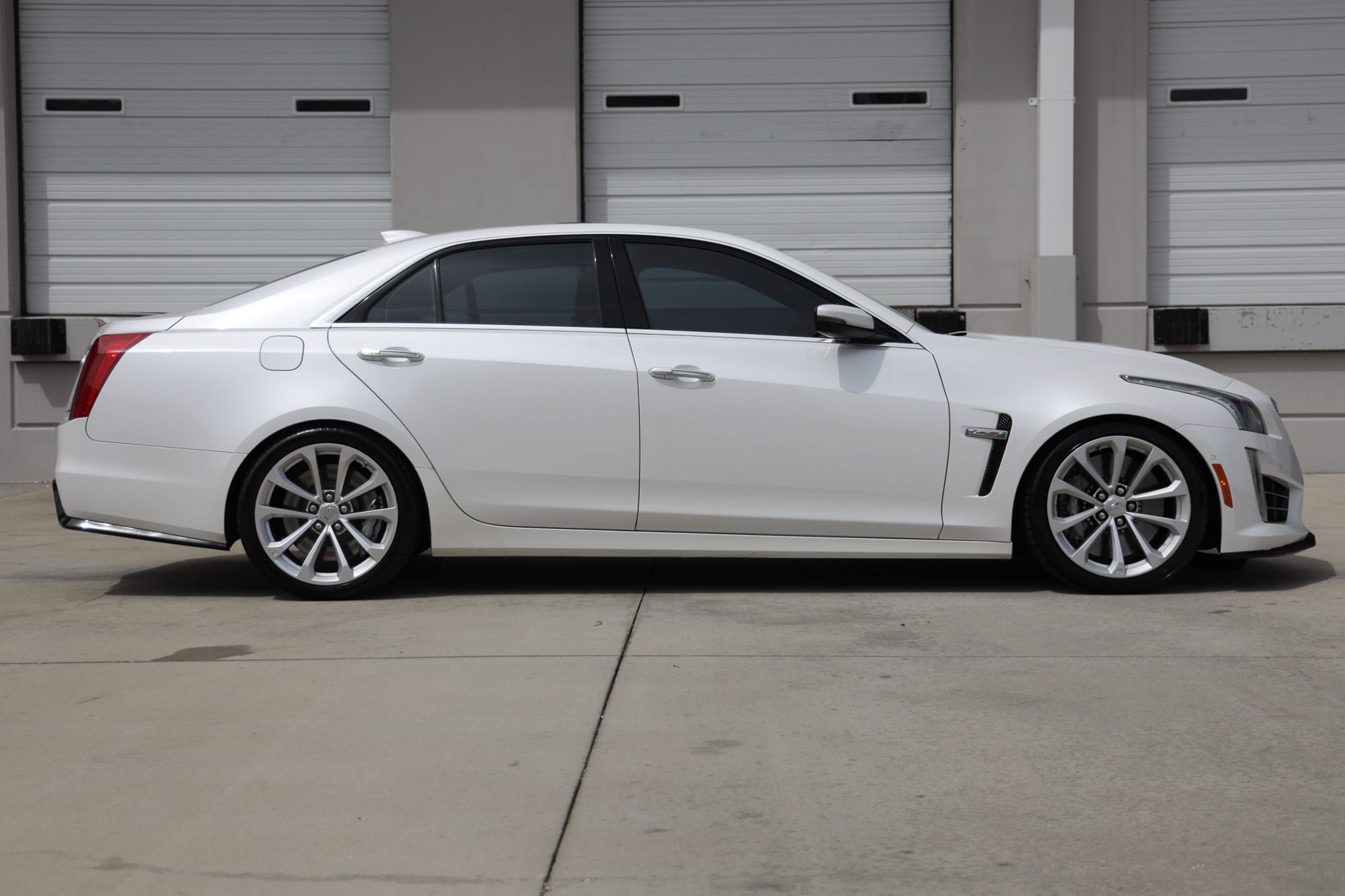 Used 2018 Cadillac CTS V w/ Luxury Package RWD image 17