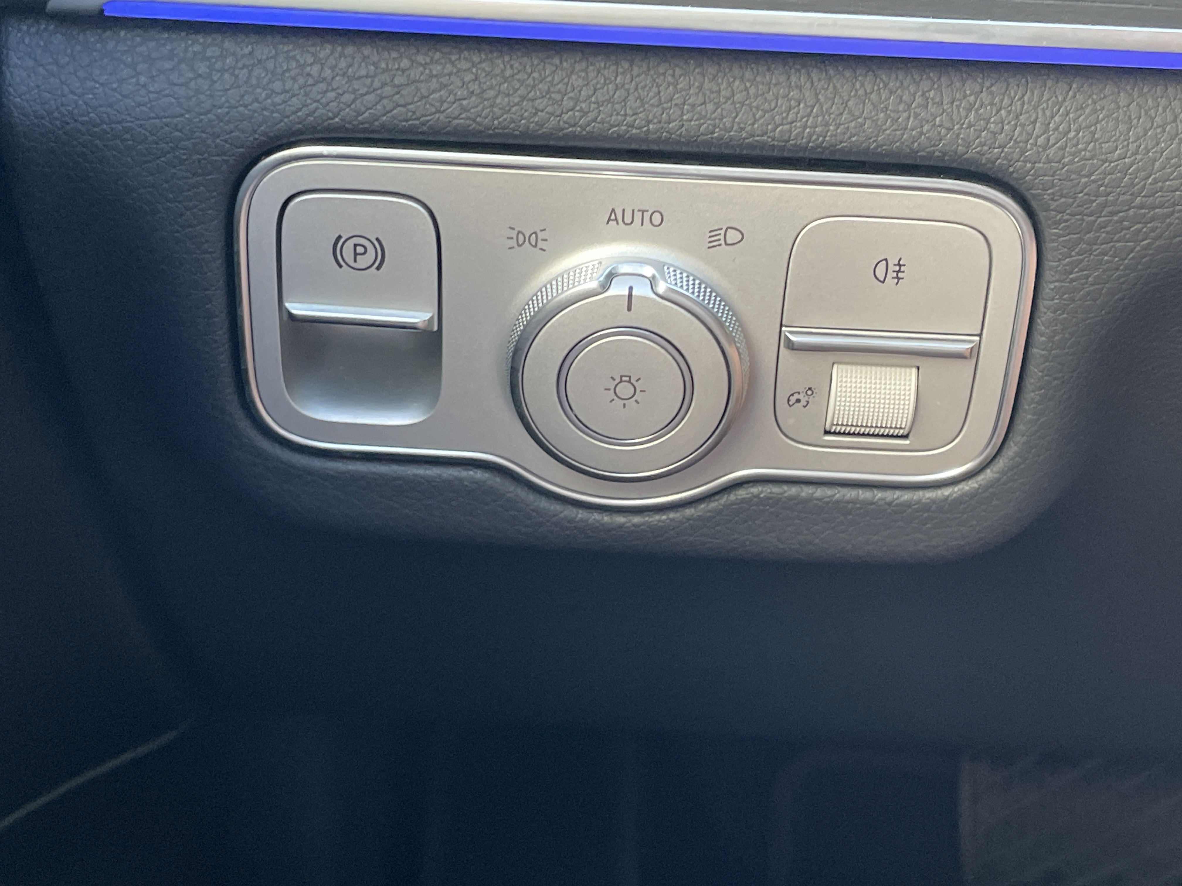 Certified 2025 Mercedes-Benz GLE 450e 4MATIC image 23