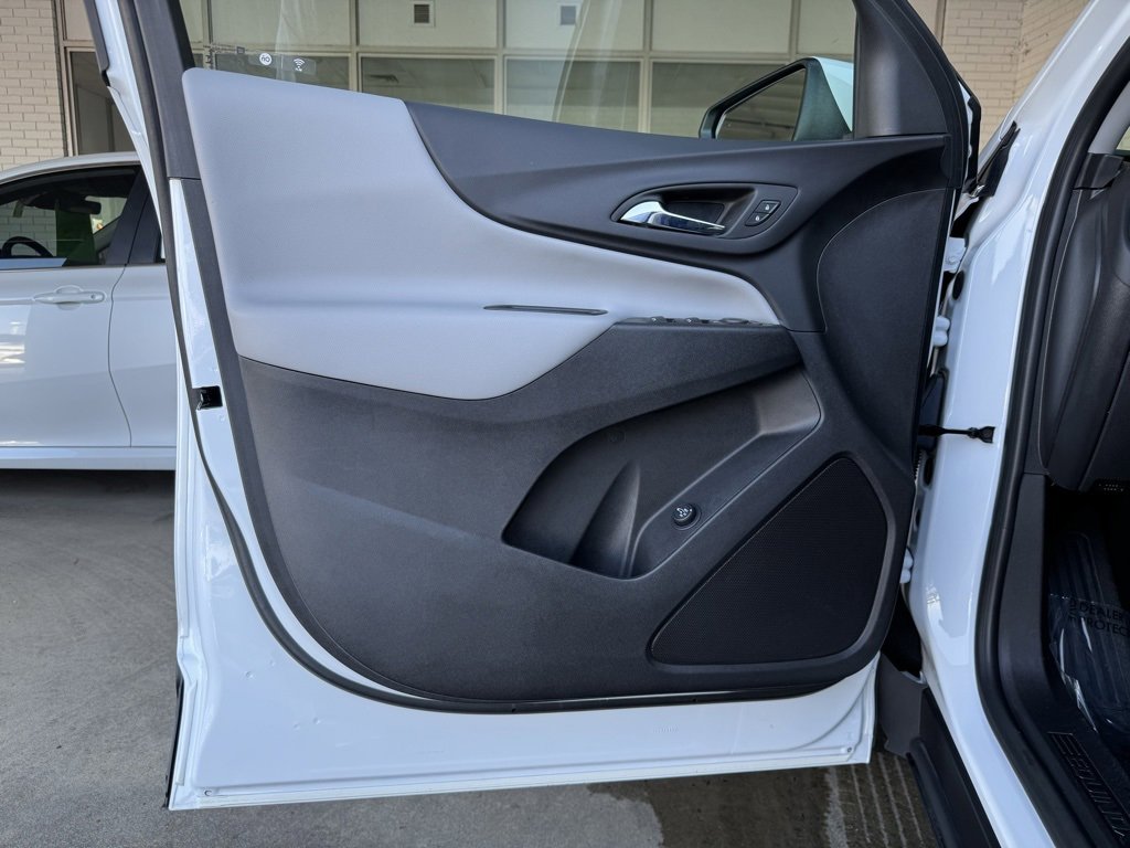 Used 2023 Chevrolet Equinox LT w/ Driver Convenience Package image 7