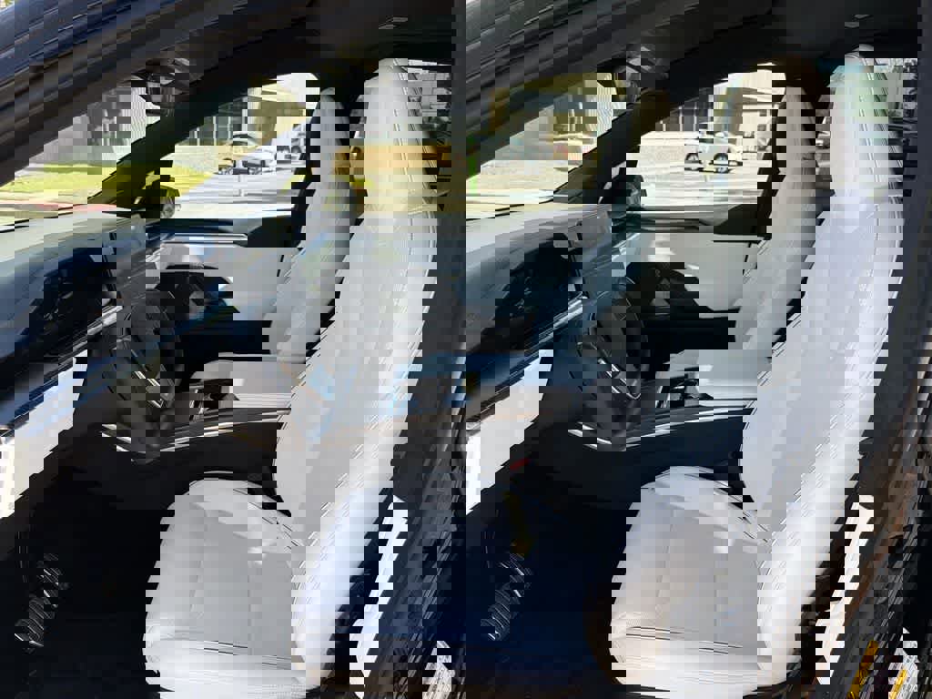 Used 2022 Tesla Model X Plaid image 23