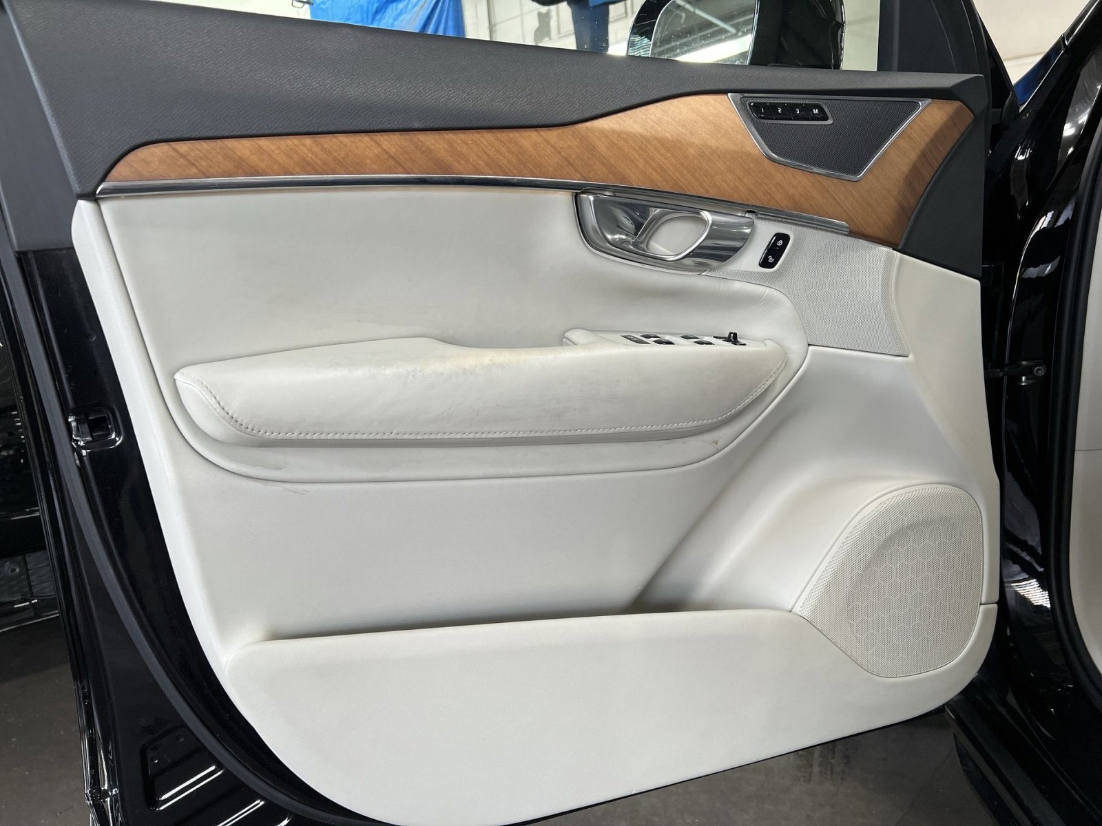 Used 2018 Volvo XC90 T8 Inscription w/ Convenience Package image 12