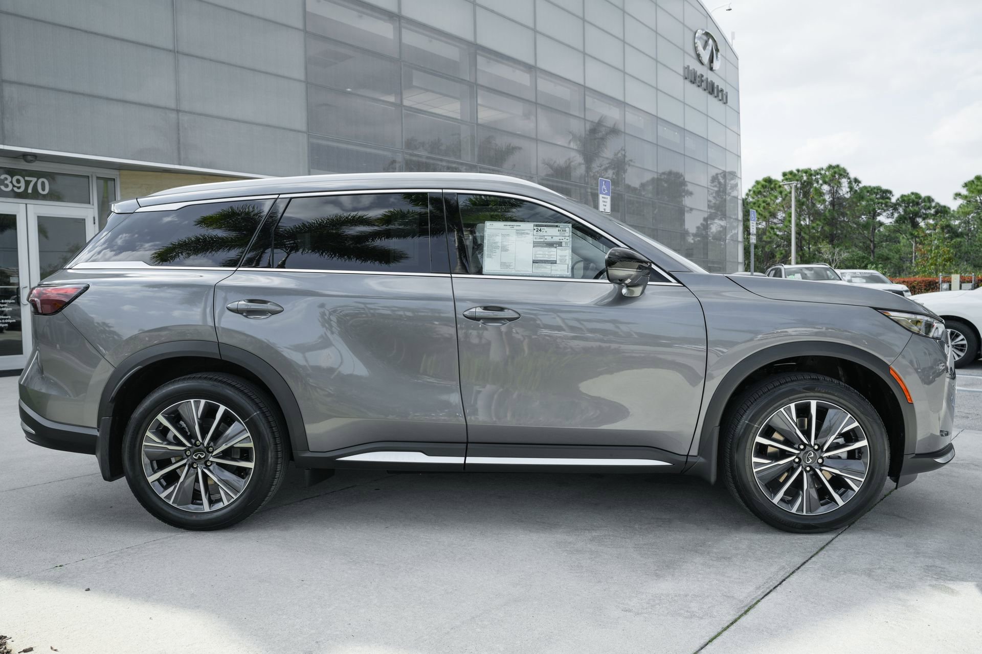 New 2026 INFINITI QX60 Luxe w/ Cargo Package image 23