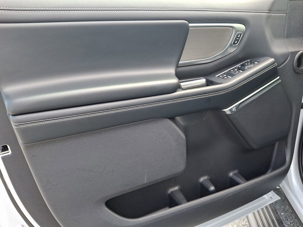 Used 2025 Ford Expedition Platinum image 13