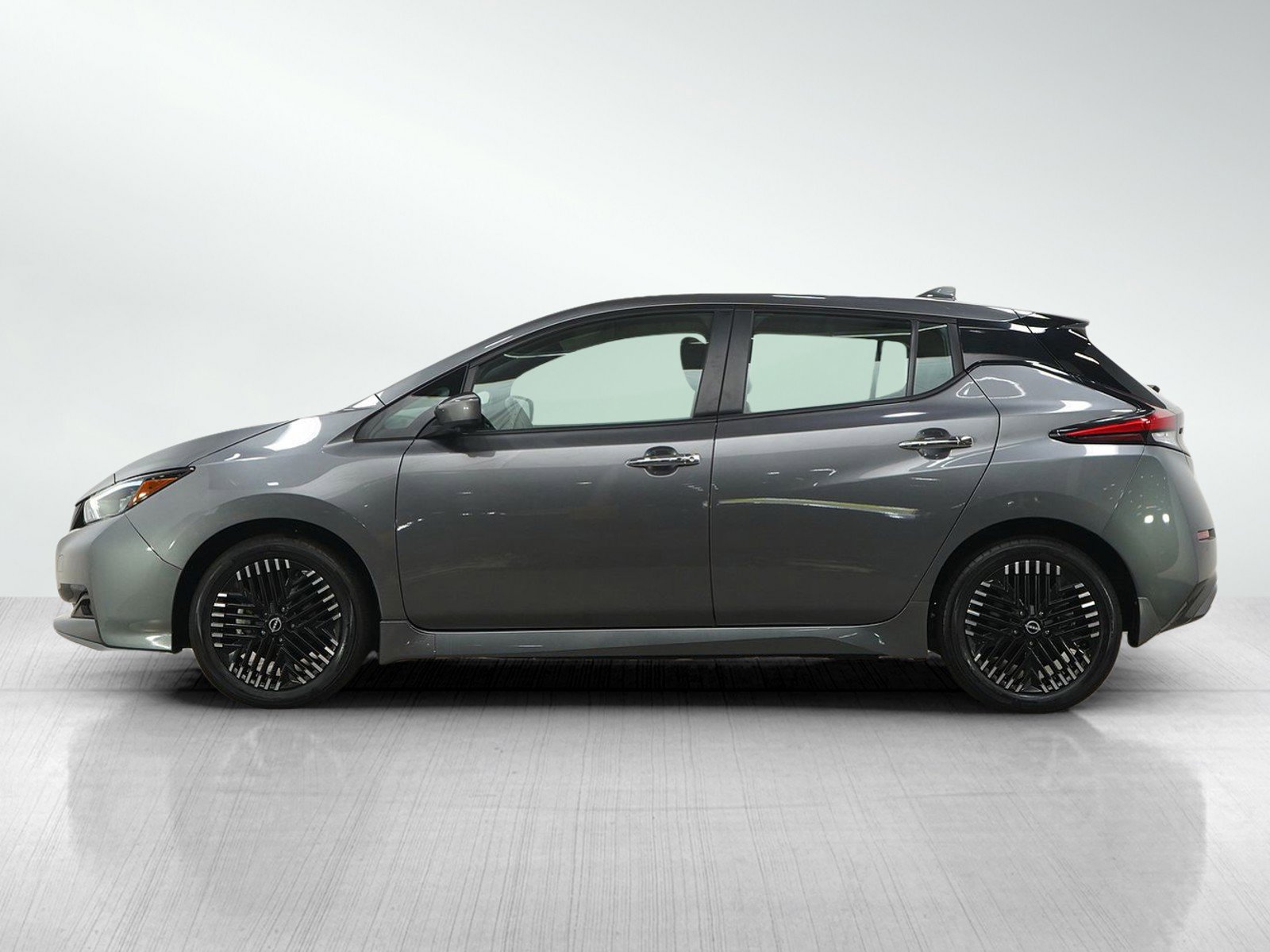 Used 2023 Nissan Leaf SV Plus FWD image 2