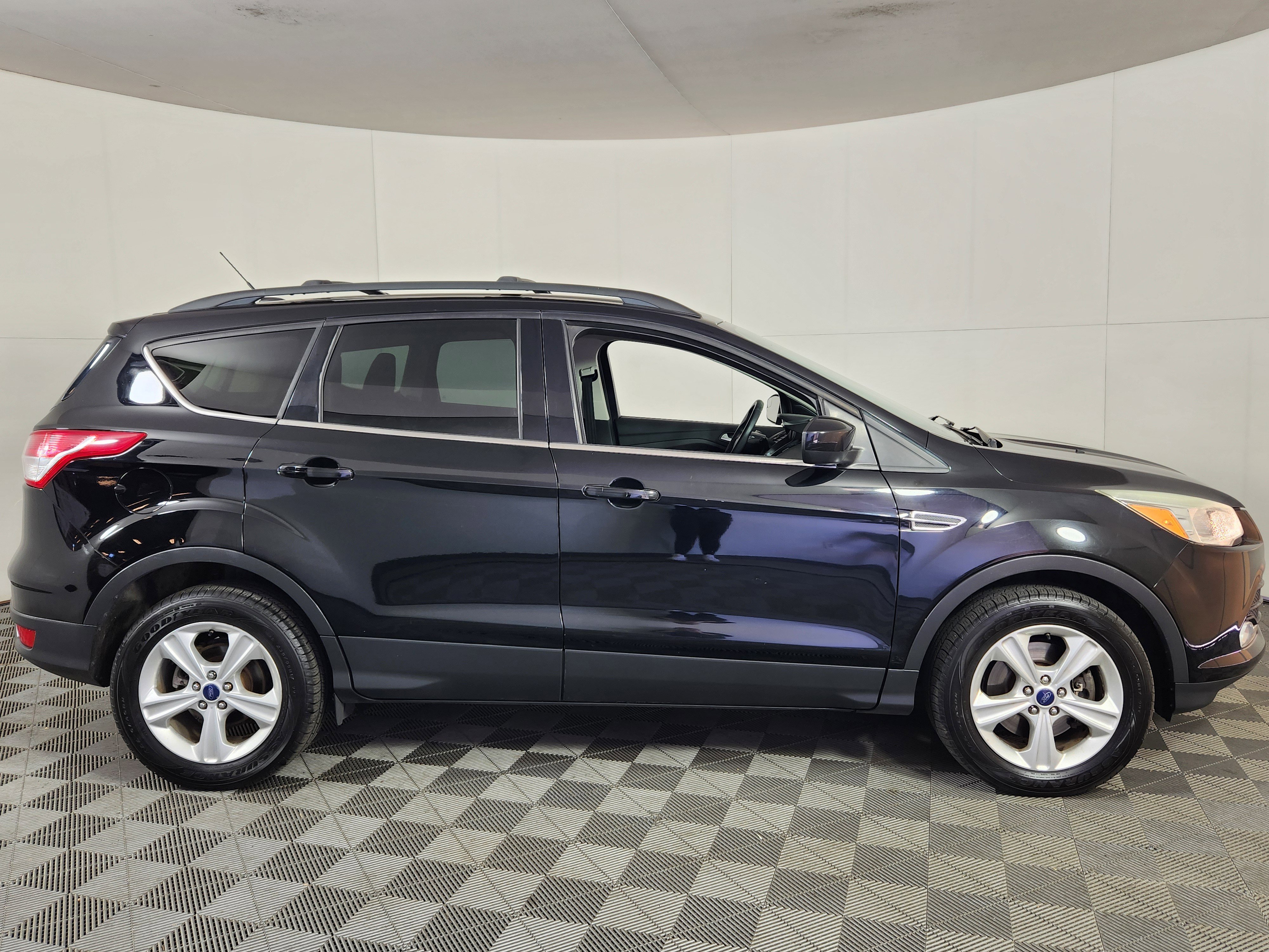Used 2016 Ford Escape SE w/ Equipment Group 201A image 8