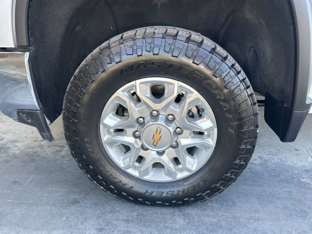 Used 2023 Chevrolet Silverado 2500 LT AWD/4WD image 37