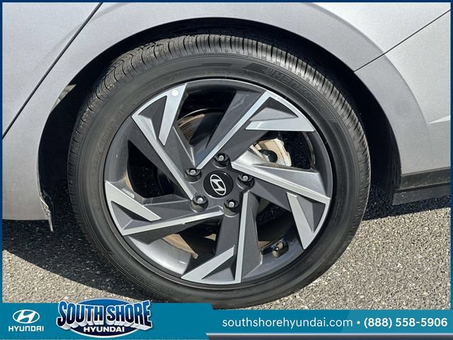 Certified 2025 Hyundai Elantra Limited w/ Cargo Package FWD image 10