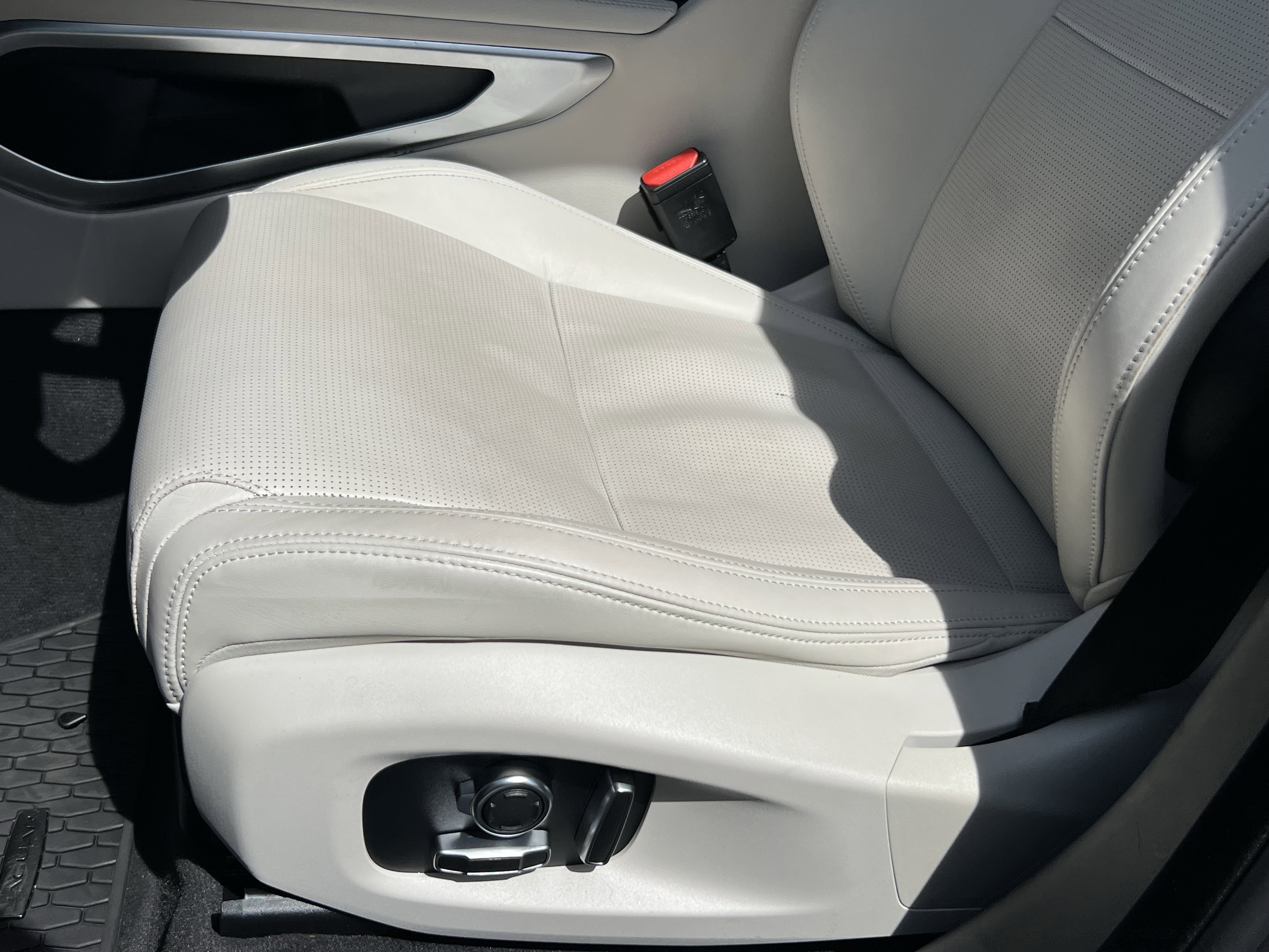 Certified 2026 Jaguar F-PACE R-Dynamic S AWD/4WD image 17