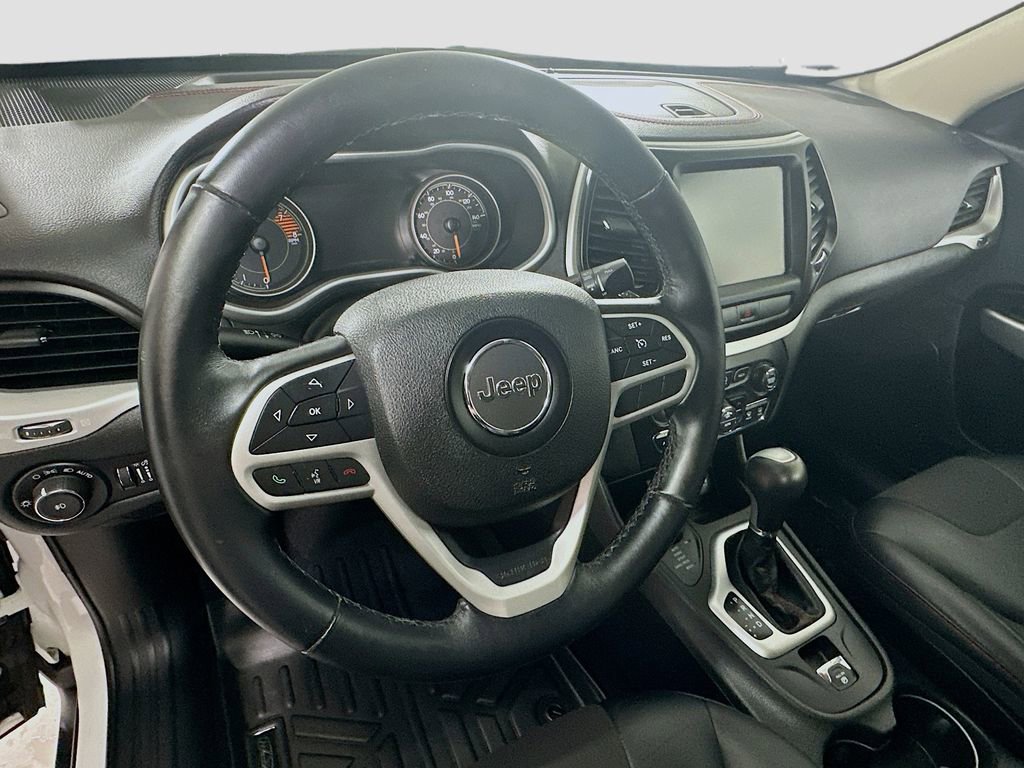 Used 2017 Jeep Cherokee Trailhawk w/ Comfort/Convenience Group AWD/4WD image 11