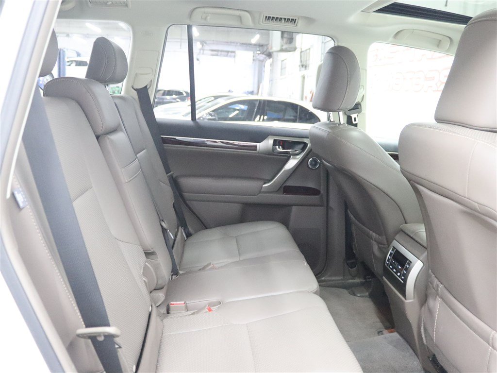 Used 2019 Lexus GX 460 Luxury AWD/4WD image 21