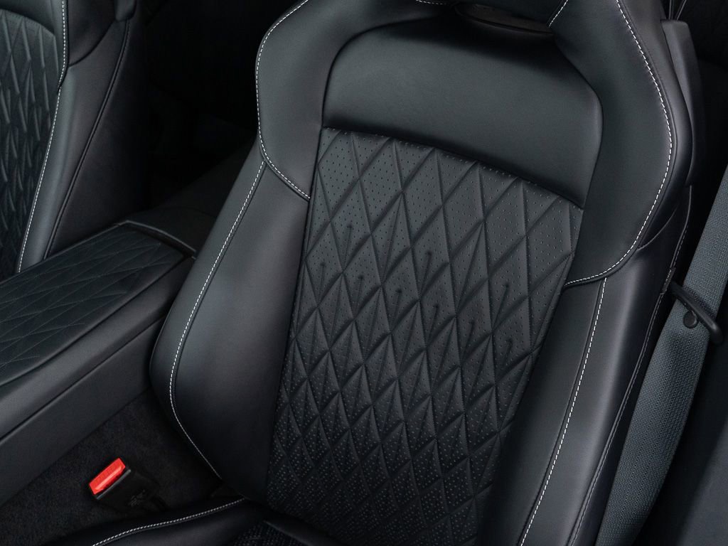 Used 2025 Aston Martin DB12 Coupe image 18