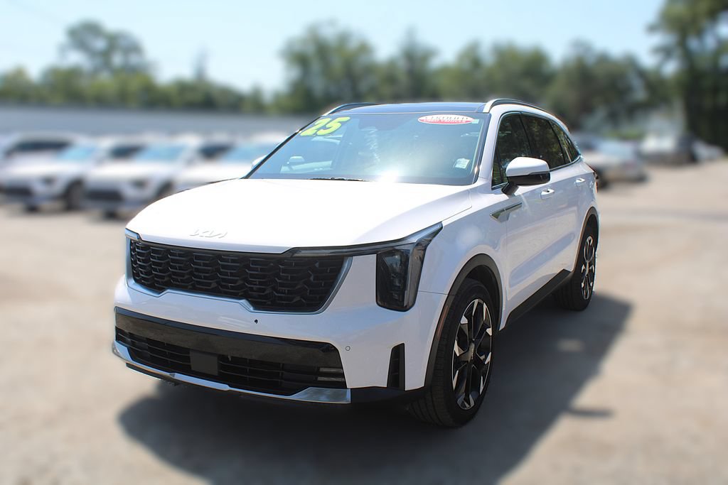Certified 2025 Kia Sorento EX w/ Panoramic Sunroof Package FWD image 17