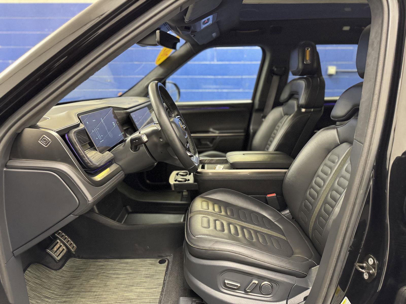 Used 2022 Rivian R1T Adventure image 23