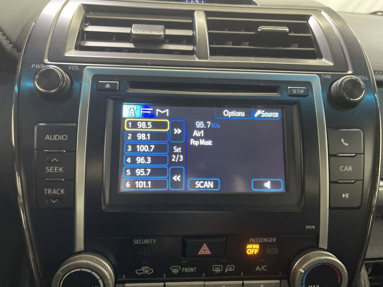 Used 2014 Toyota Camry SE FWD image 16