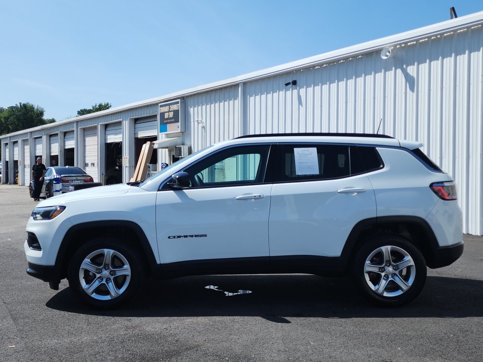 Used 2023 Jeep Compass Latitude AWD/4WD image 2