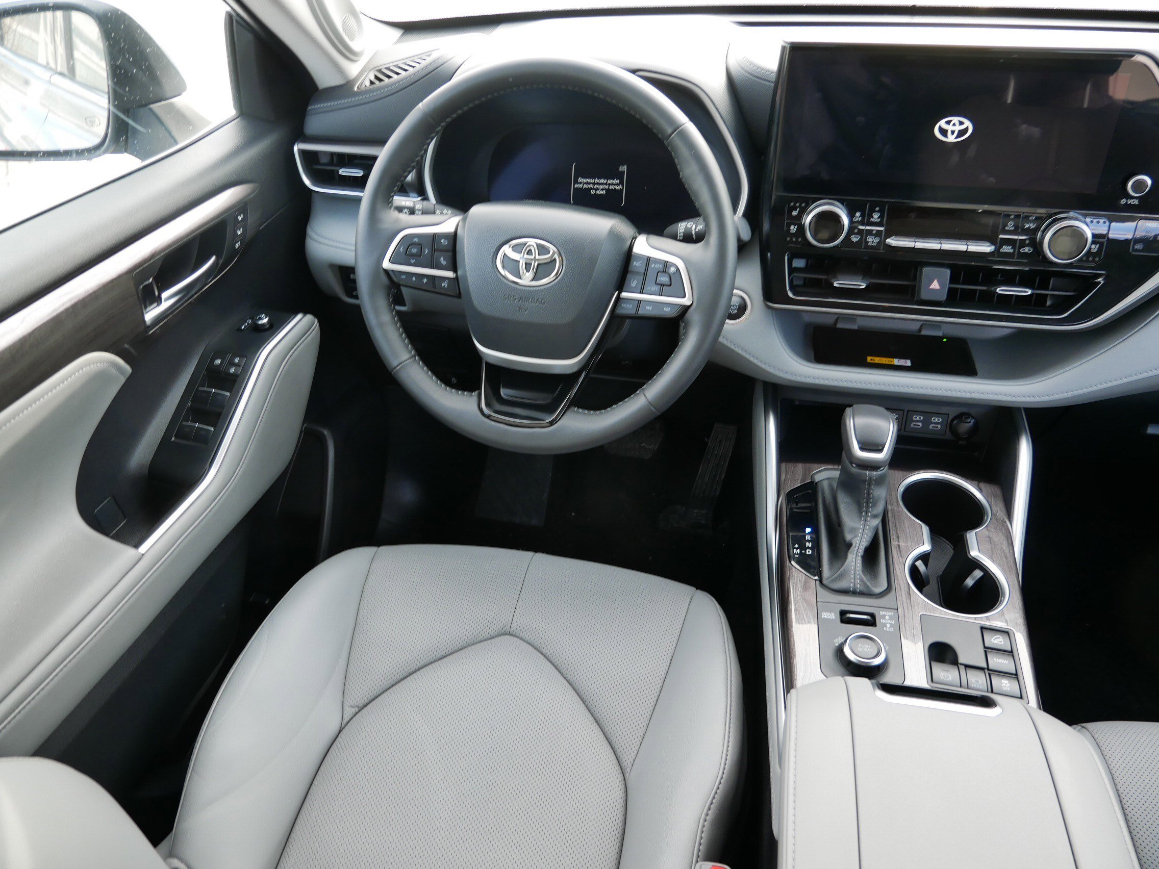 Used 2024 Toyota Highlander Limited image 9