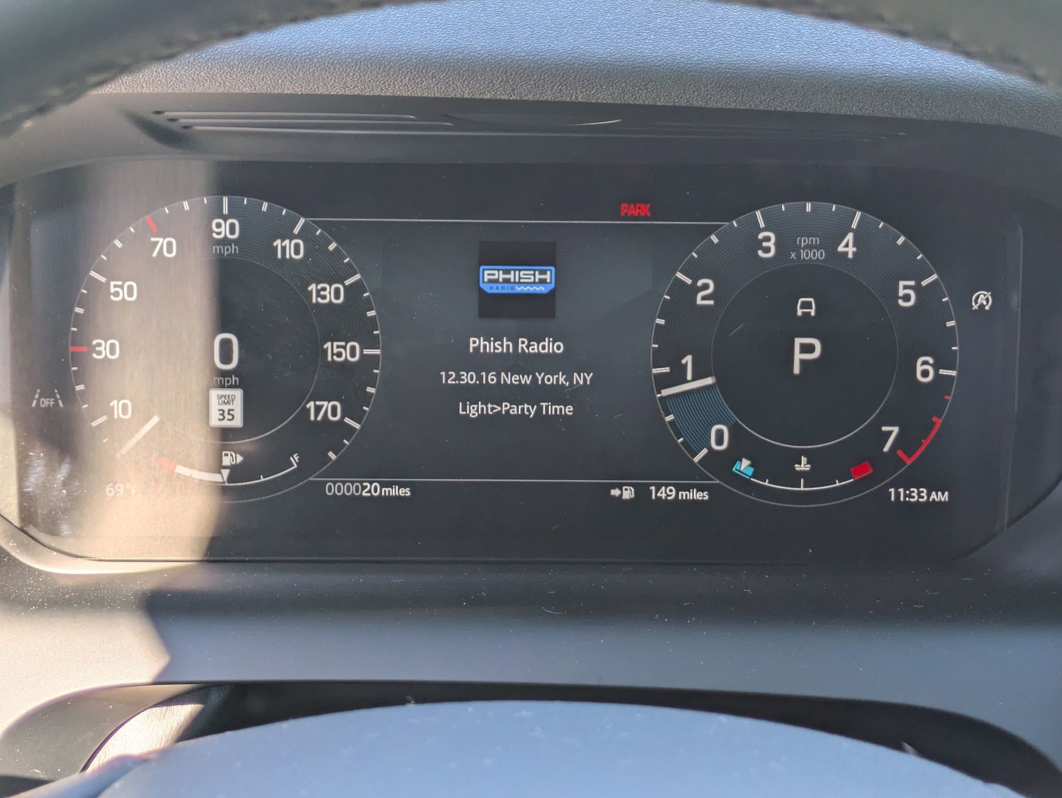 New 2025 Land Rover Discovery Sport S image 10