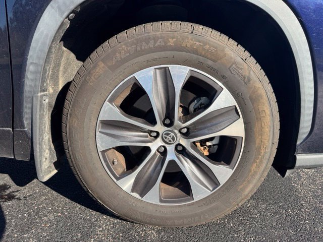 Used 2020 Toyota Highlander XLE AWD/4WD image 9