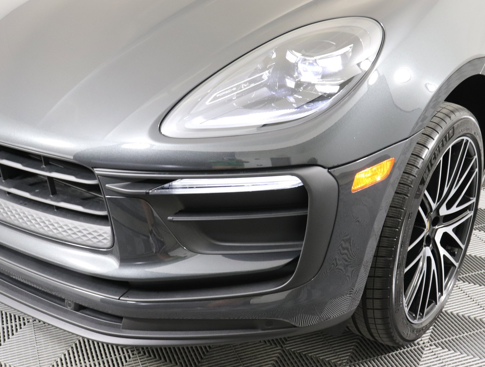 Used 2025 Porsche Macan image 11