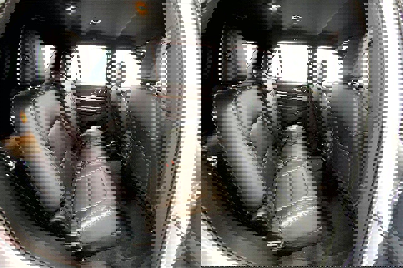 Used 2019 Ford Explorer XLT w/ Equipment Group 202A image 25