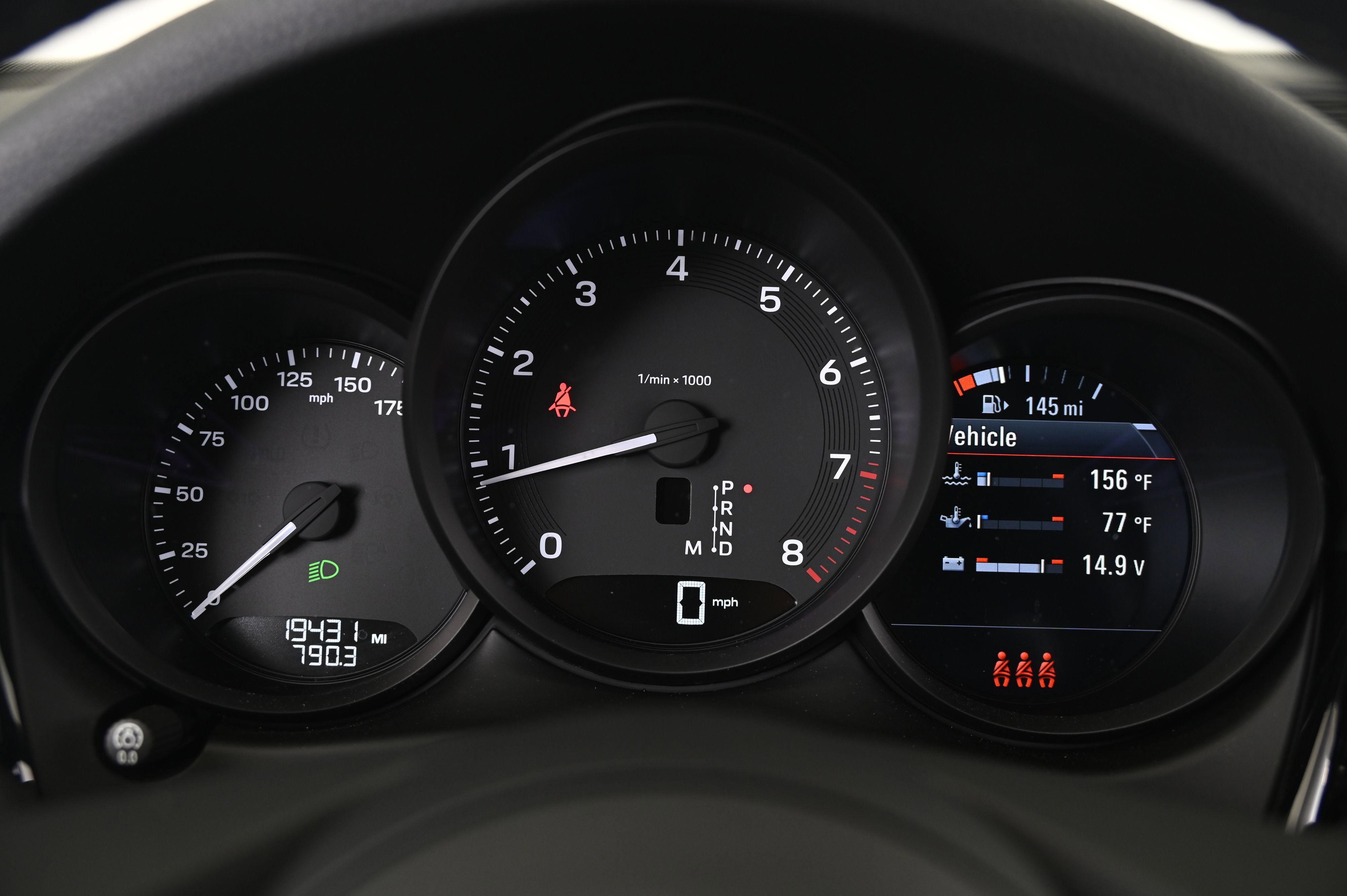 Certified 2024 Porsche Macan image 36