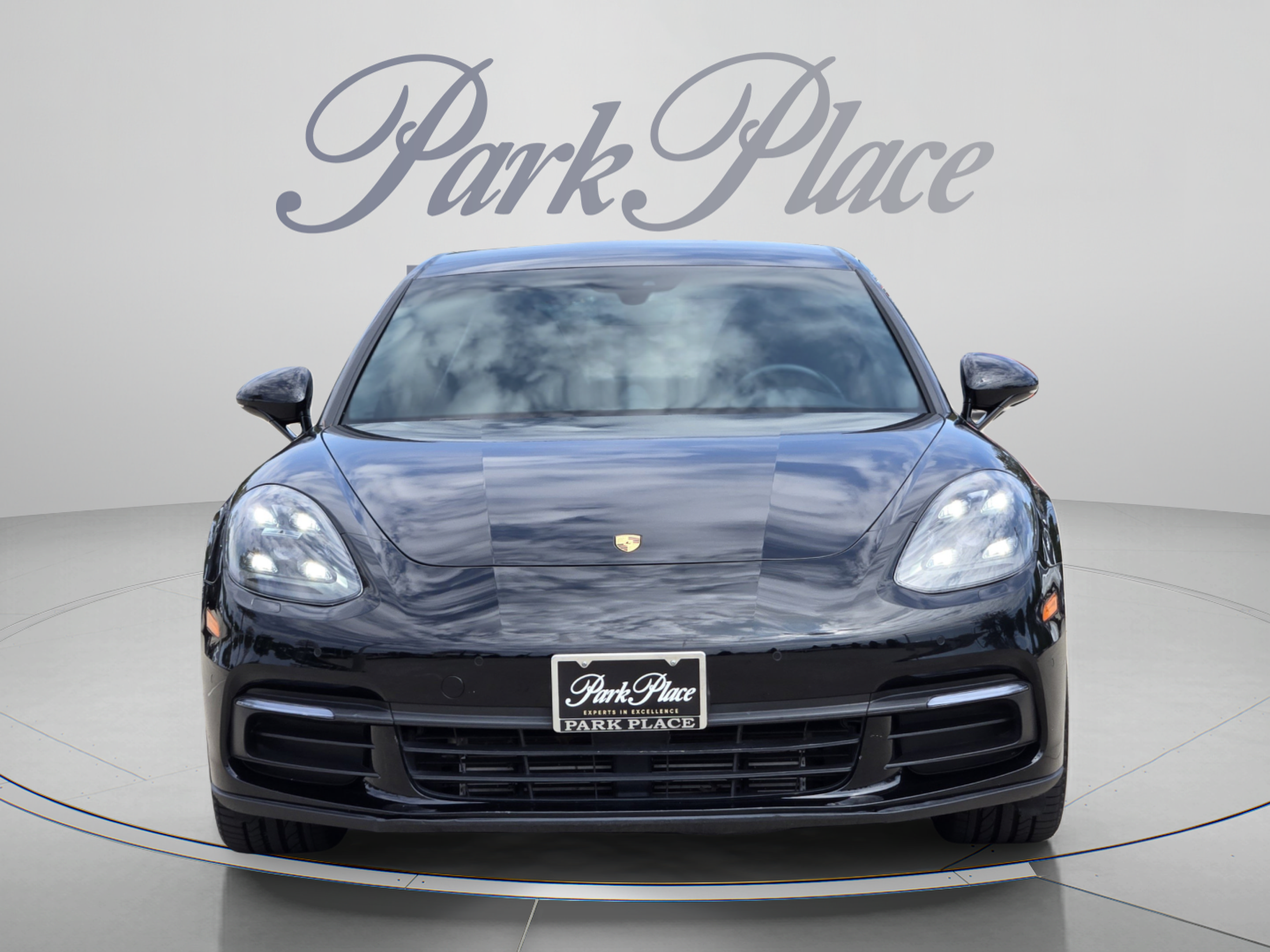 Used 2017 Porsche Panamera image 7