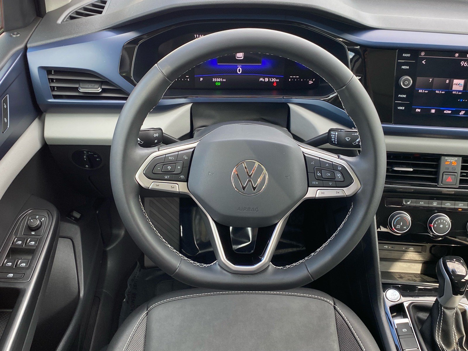 Certified 2023 Volkswagen Taos SE FWD image 6