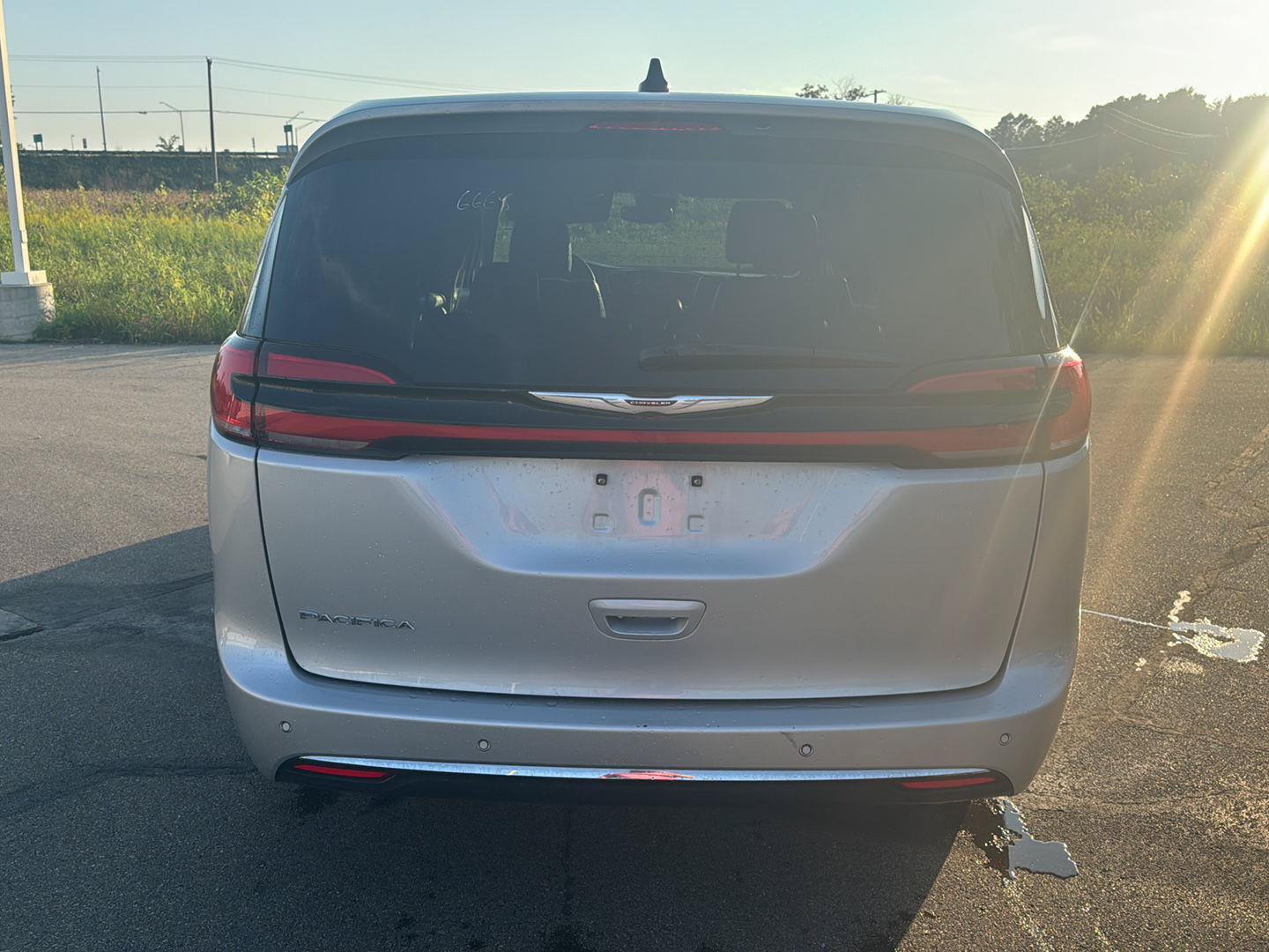 Used 2024 Chrysler Pacifica Touring-L FWD image 4