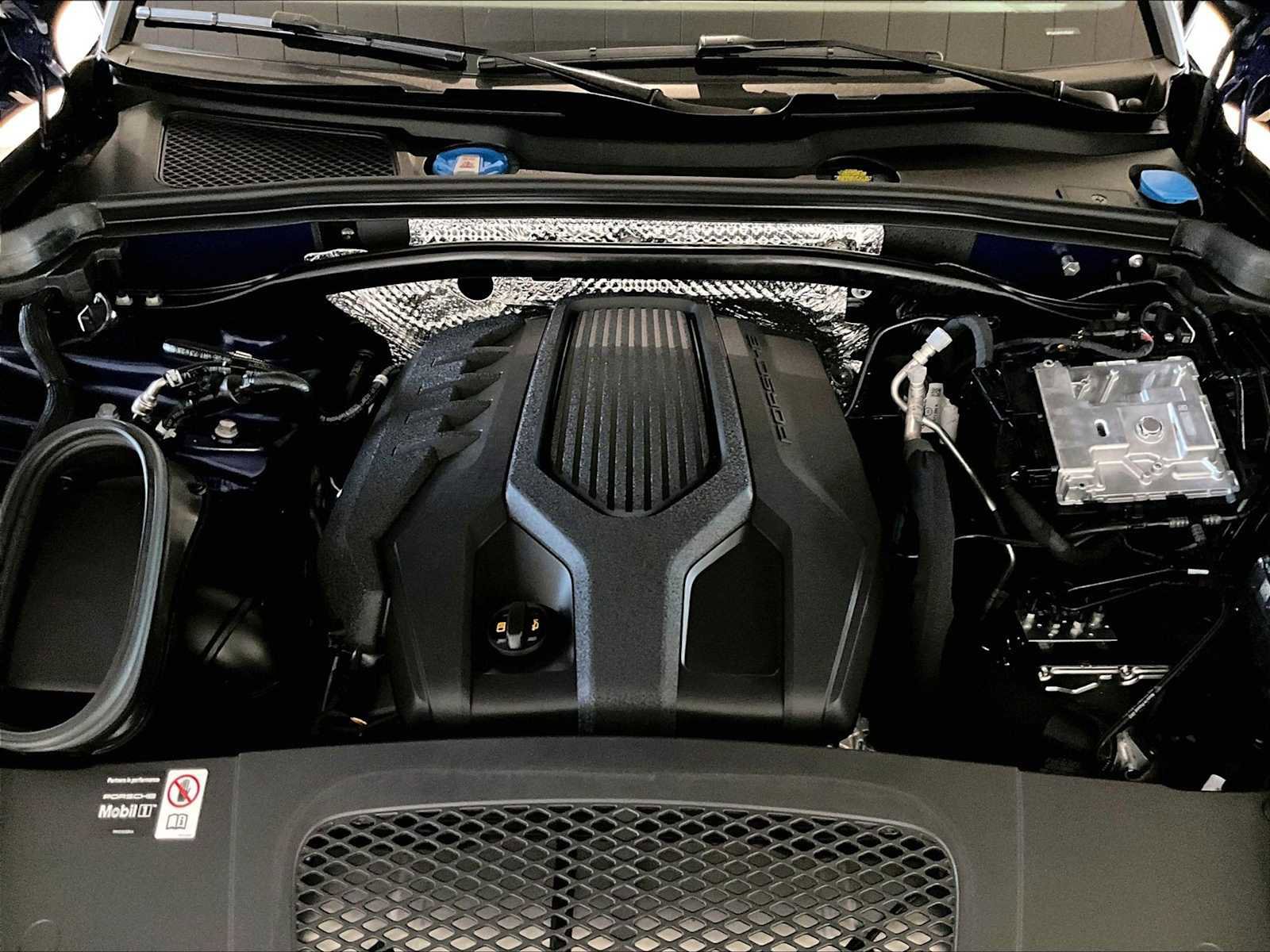 Used 2025 Porsche Macan Turbo image 24