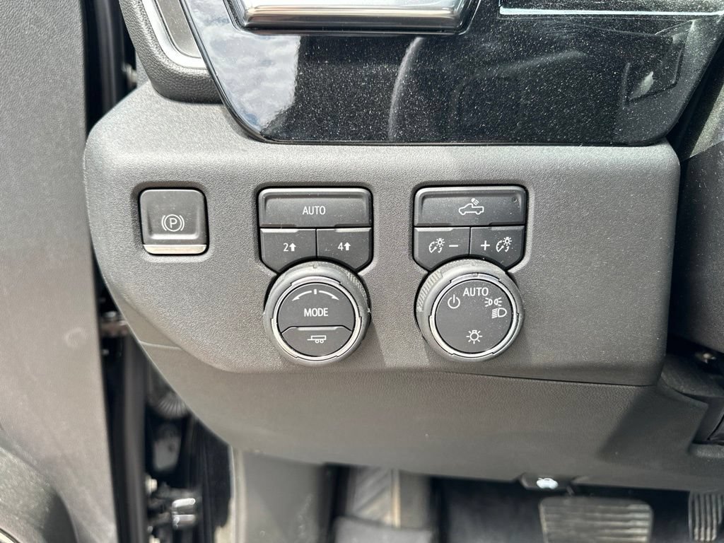 Used 2023 Chevrolet Silverado 1500 LT AWD/4WD image 19