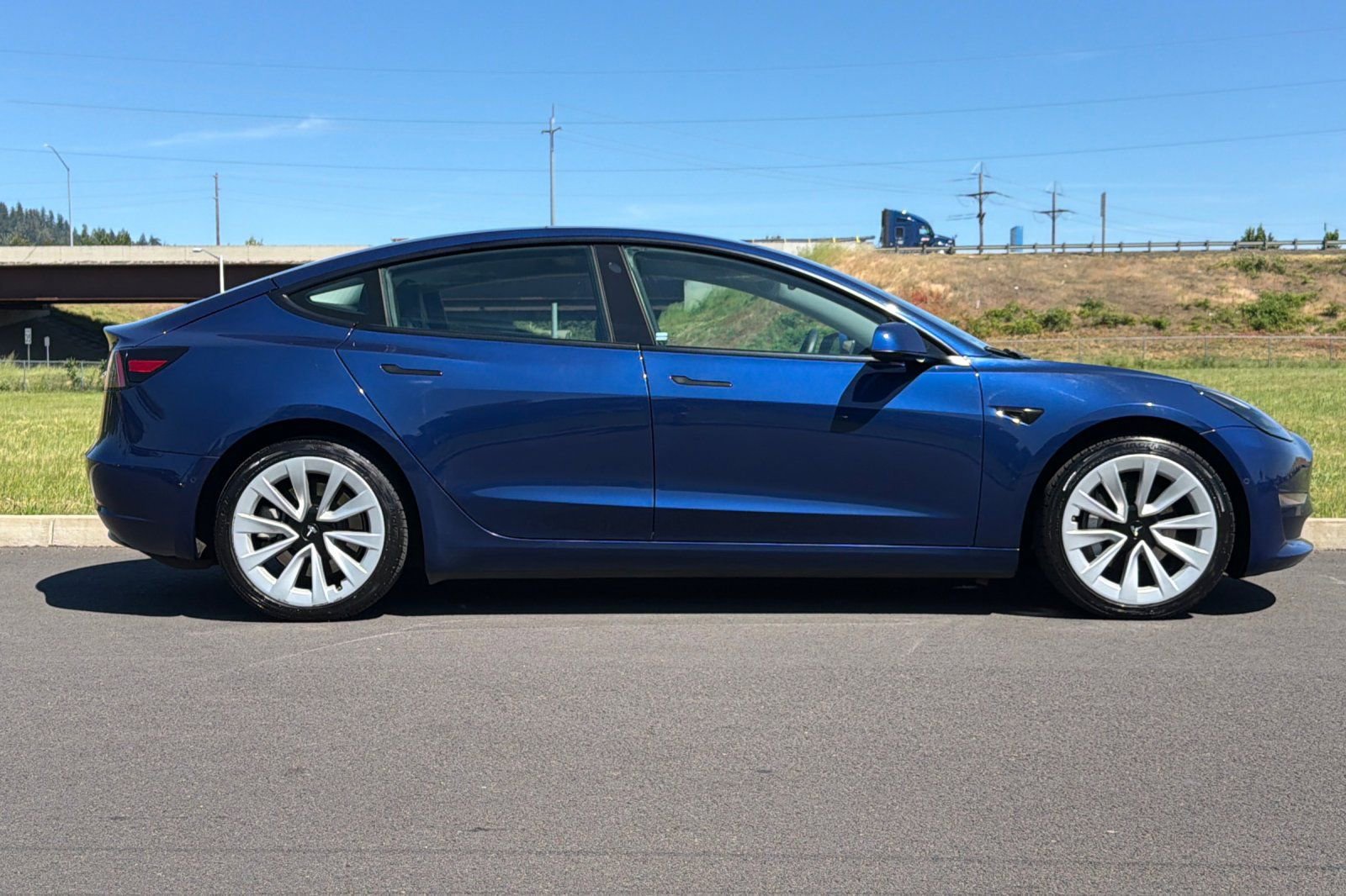 Used 2022 Tesla Model 3 Long Range AWD/4WD image 2