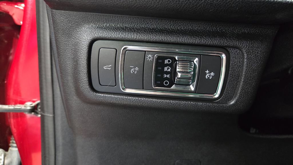 Used 2021 Lincoln Corsair FWD image 10