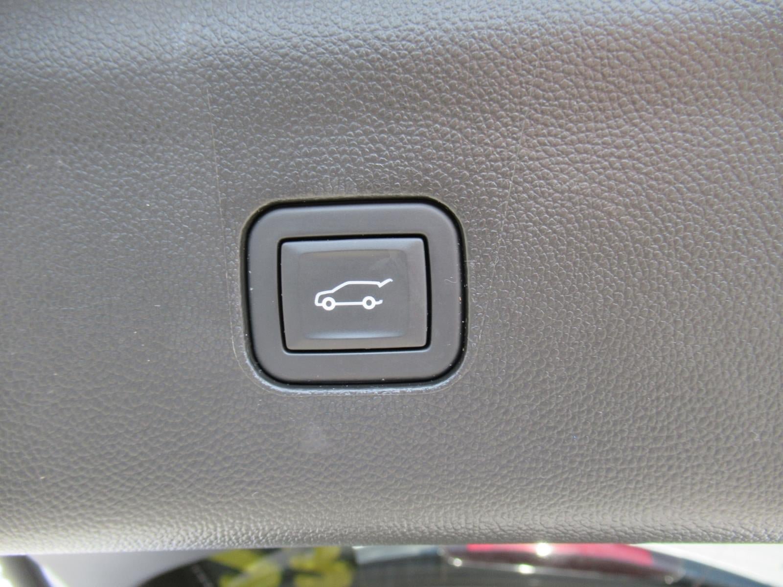 Used 2023 Buick Enclave Avenir w/ Avenir Technology Package FWD image 39