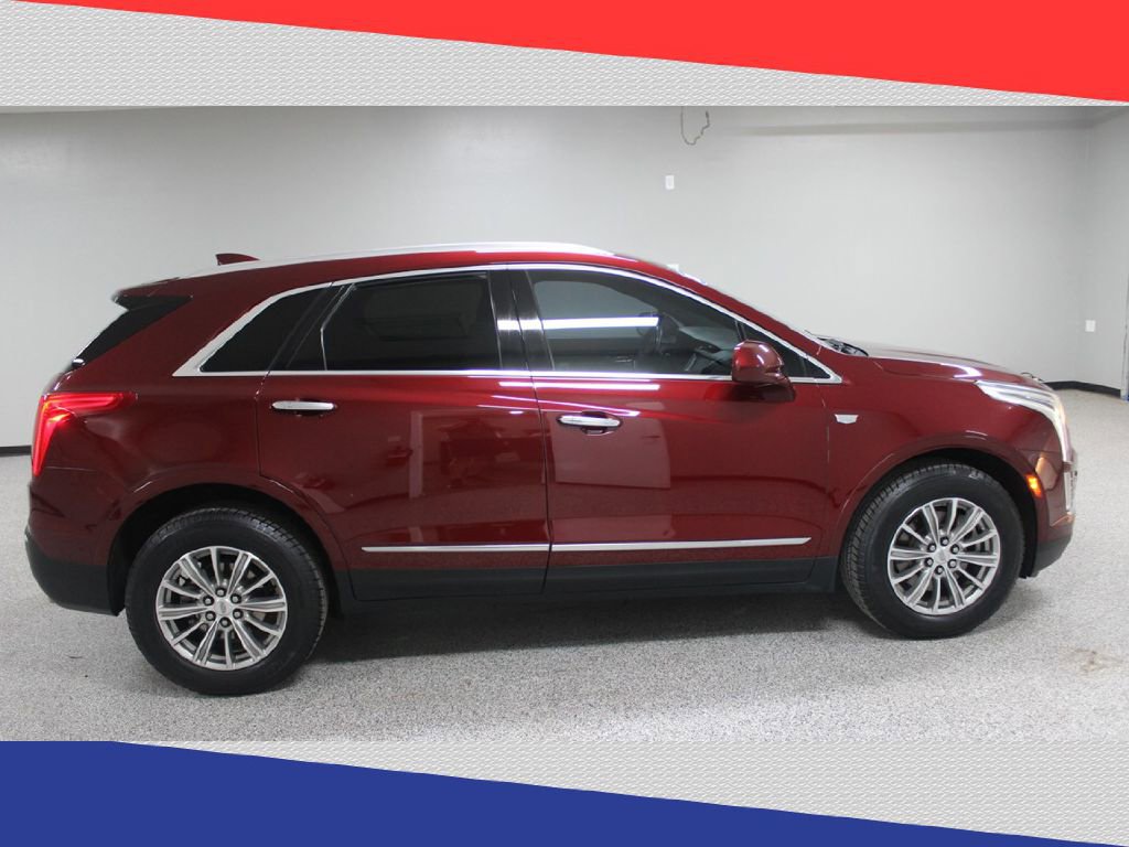 Used 2017 Cadillac XT5 Luxury w/ Driver Awareness Package image 2
