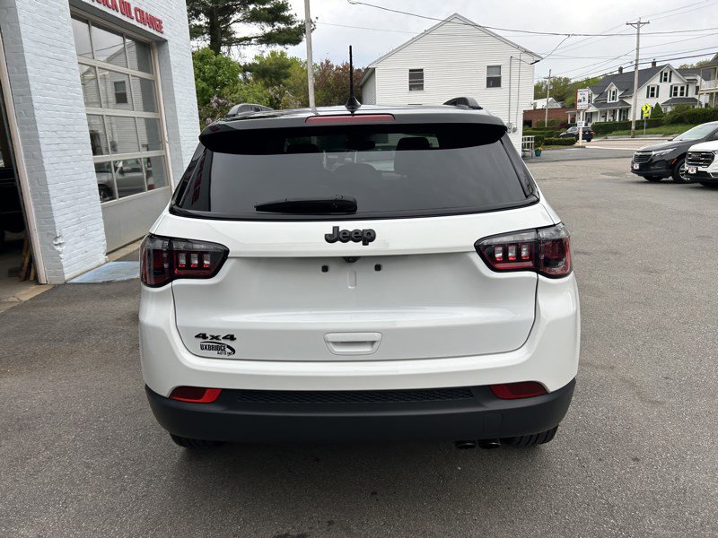 Used 2022 Jeep Compass Latitude w/ Sun and Sound Group AWD/4WD image 6