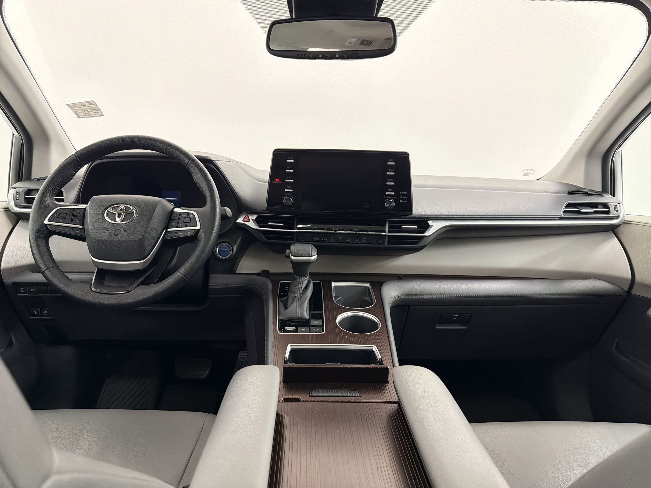 Used 2022 Toyota Sienna XLE image 14