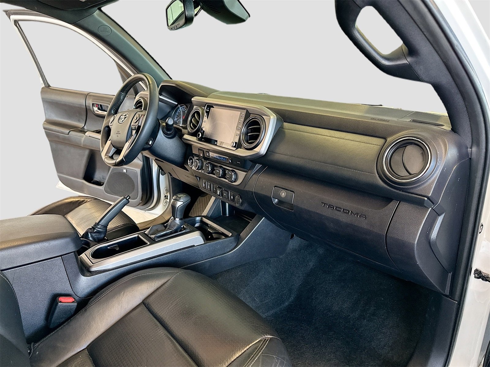 Used 2020 Toyota Tacoma Limited image 30