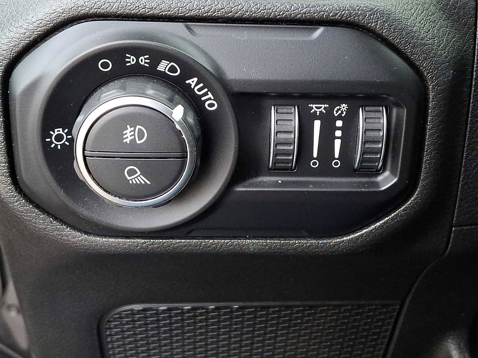 Used 2021 Jeep Gladiator Sport image 27