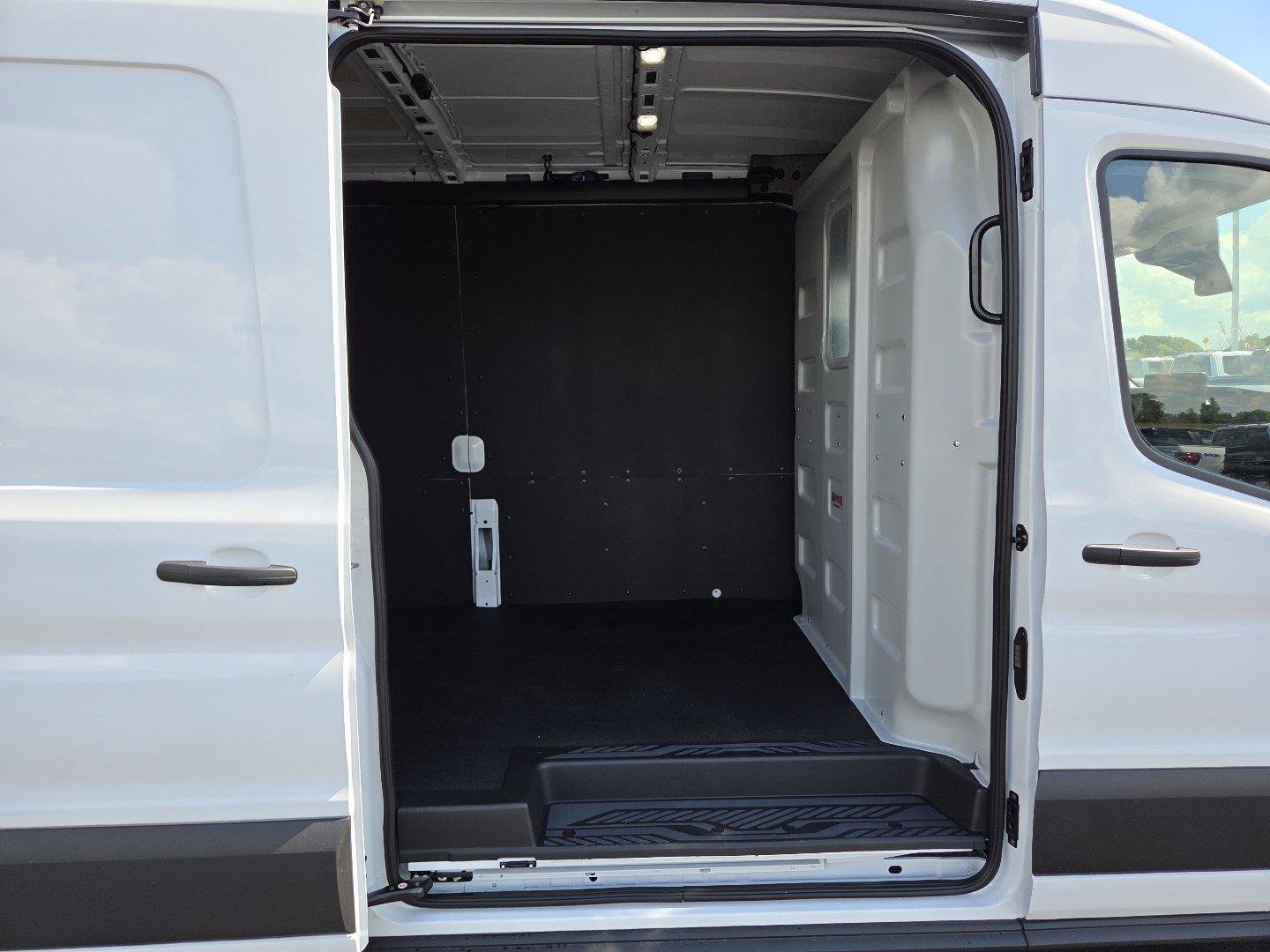 New 2026 Ford Transit 250 148 Medium Roof w/ Interior Upgrade Package RWD image 16