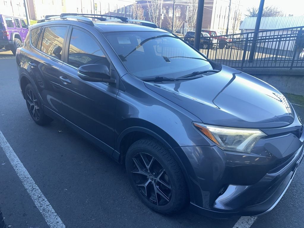 Used 2016 Toyota RAV4 SE image 2