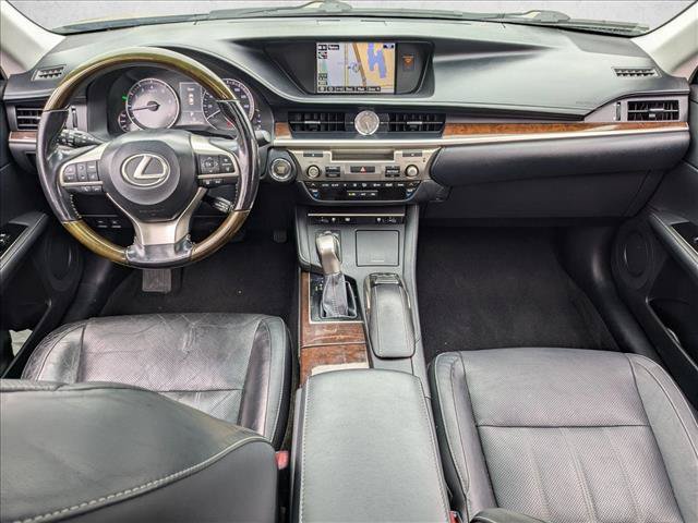 Used 2016 Lexus ES 350 w/ Luxury Package w/Wood Trim FWD image 19