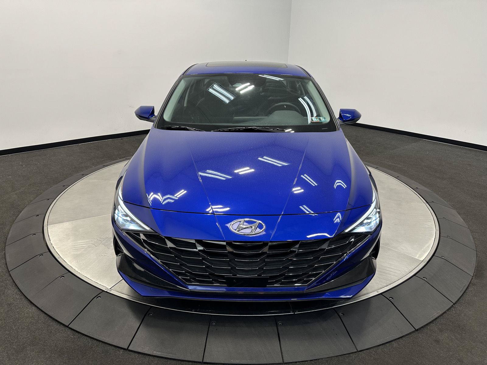 Certified 2023 Hyundai Elantra Limited FWD image 3