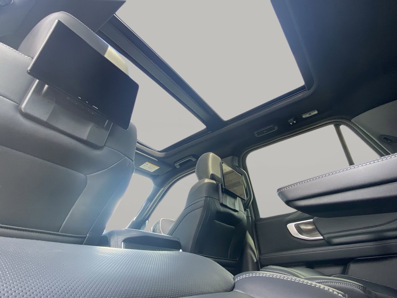 New 2026 Ford Expedition Platinum w/ Stealth Appearance Package AWD/4WD image 16