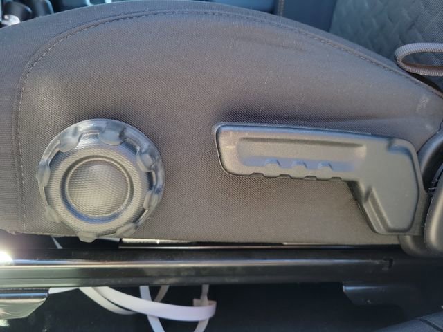 Used 2024 Jeep Gladiator Mojave w/ Technology Group AWD/4WD image 16