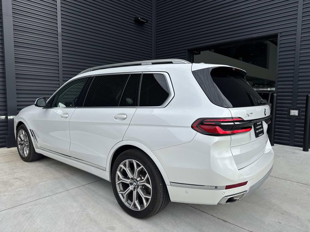 Used 2023 BMW X7 xDrive40i w/ Premium Package AWD/4WD image 3