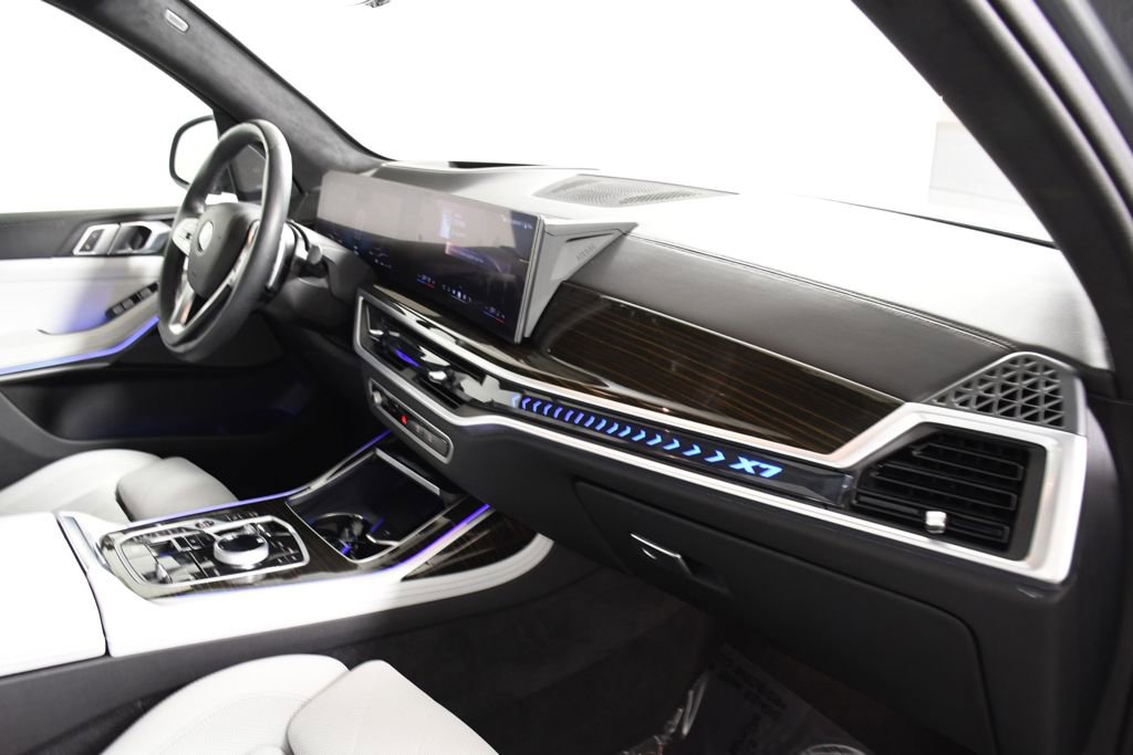 Used 2024 BMW X7 xDrive40i w/ Premium Package image 19