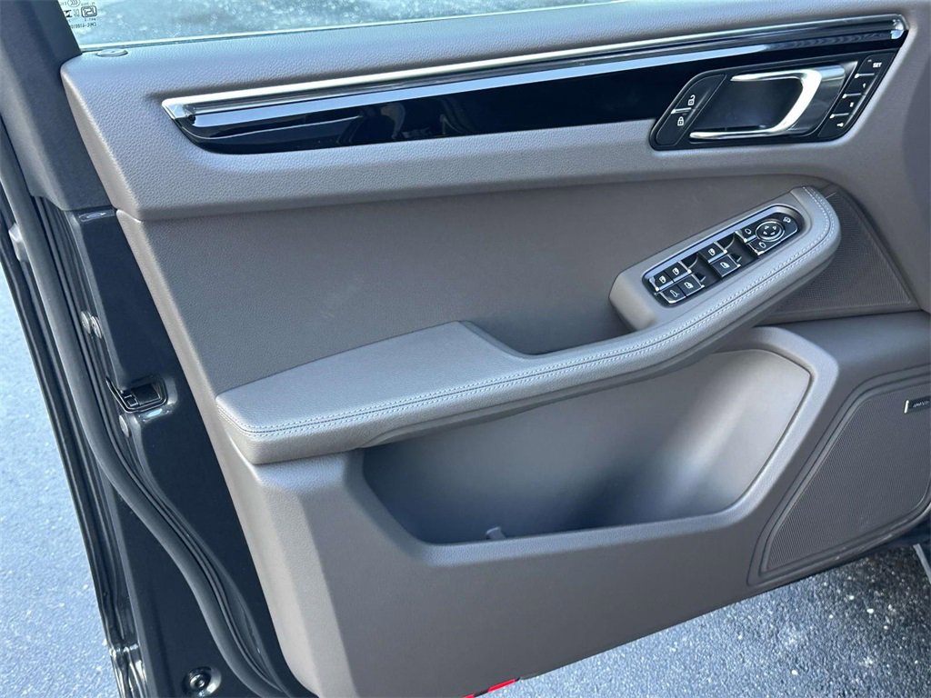 New 2026 Porsche Macan S image 18