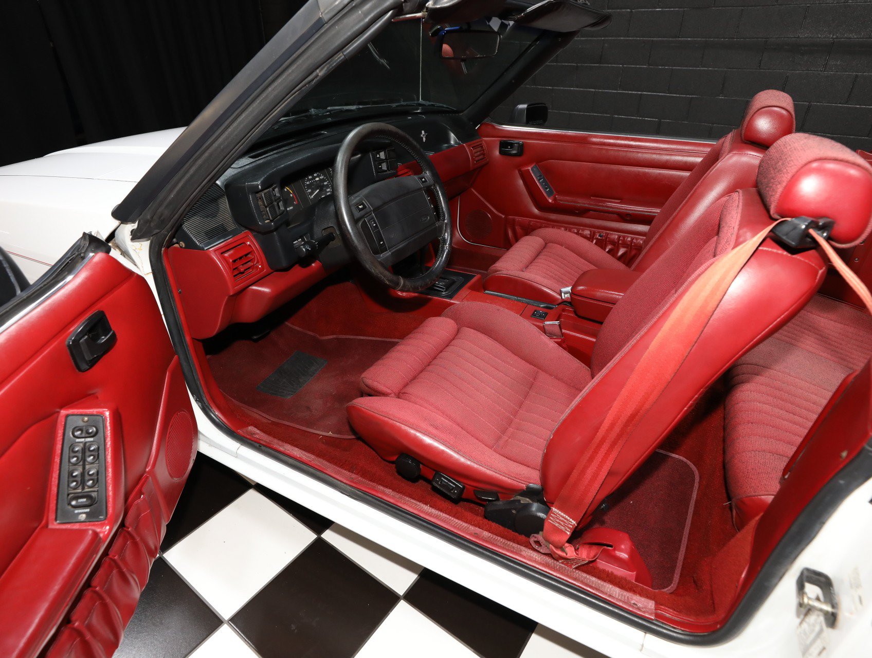 Used 1991 Ford Mustang LX RWD image 3